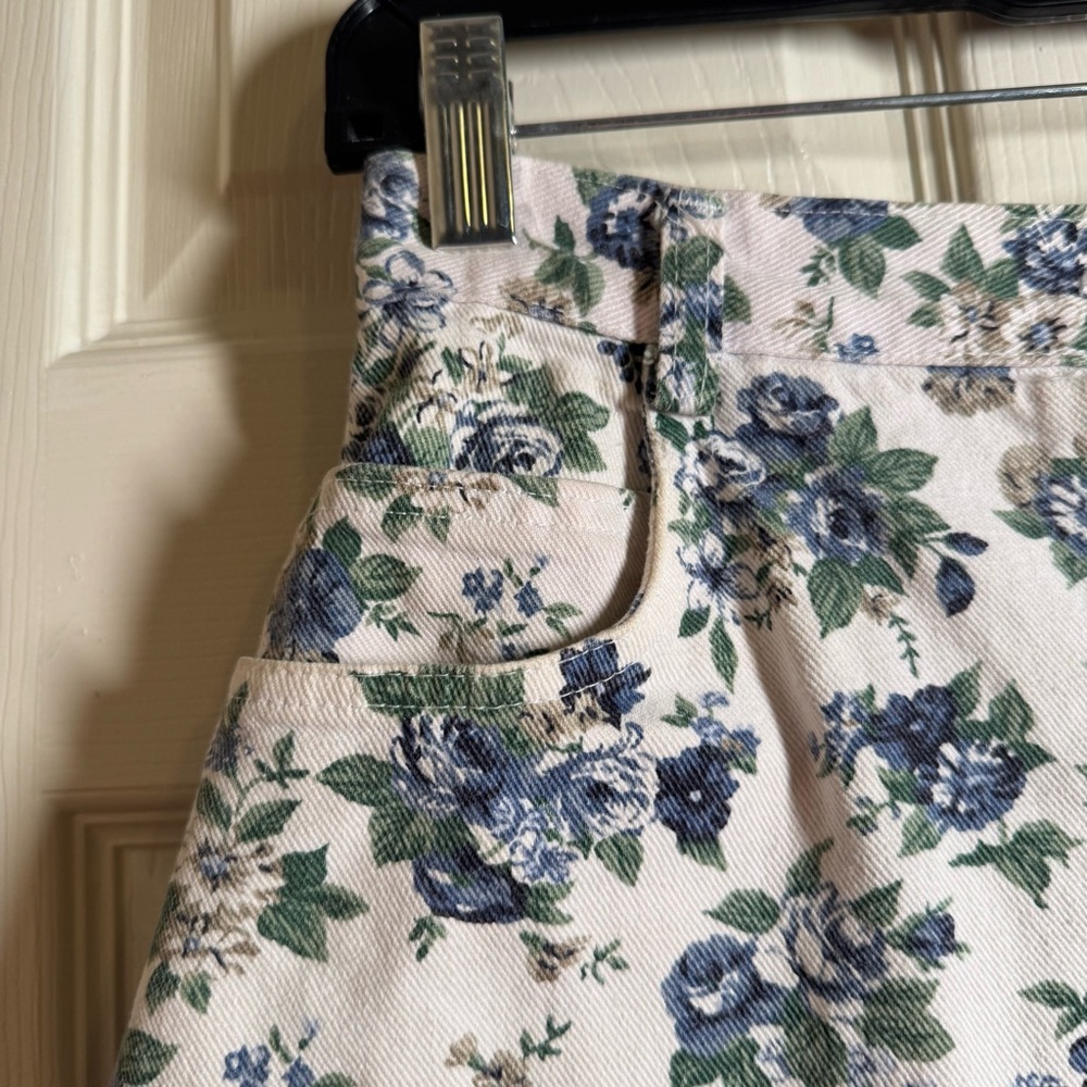 VINTAGE Y2K 90s AMY BYER  Blue Floral White Denim Skort Waist Size 7 - Picture 5 of 10